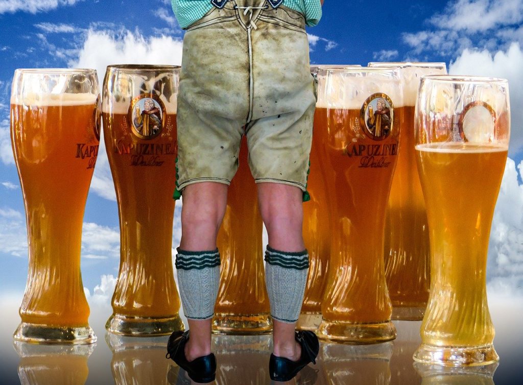 Oktoberfest - pivní sklenice, bavorské kalhoty Oktoberfest zajímavosti